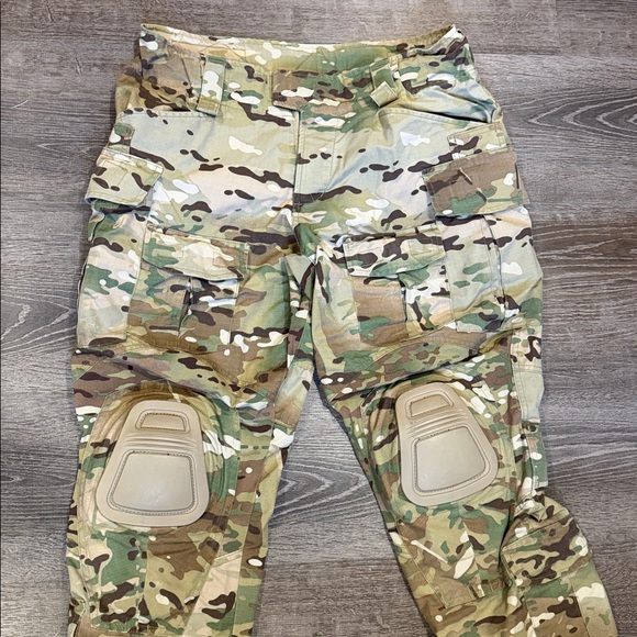 Crye Precision Other - Crye Precision (34x30 // 34S) G3 Combat Pant with air flex knee pads